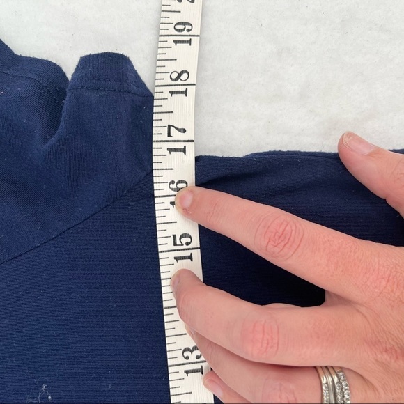 DISNEY Women’s Navy Blue Mickey and Minnie Mouse Short Sleeved T-Shirt sz Medium - Picture 5 of 8